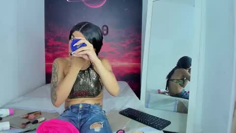 Snapshot of laraa_croft_ chatting on September 29, 7:08 pm Laraa online show from September 29, 7:08 pm