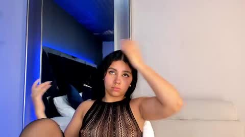 Lara online show from June 9, 6:40 pm