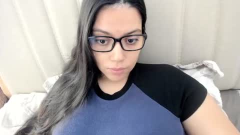 lara online show from October 15, 3:03 pm