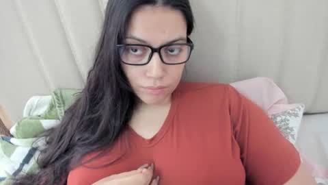 lara online show from October 6, 3:40 pm