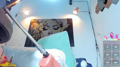 REINA  online show from September 17, 3:15 am