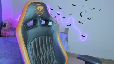 Snapshot of larakrein_lk chatting on November 1, 1:26 pm LaraKrein lk online show from November 1, 1:26 pm