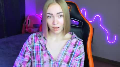 Snapshot of larakrein_lk chatting on October 16, 4:31 pm LaraKrein lk online show from October 16, 4:31 pm