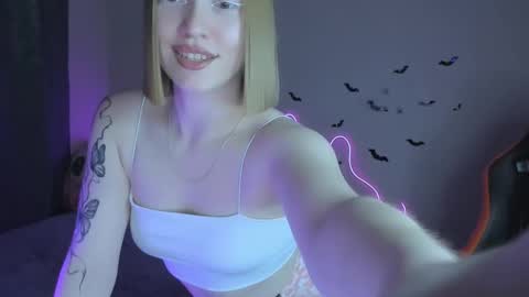 Snapshot of larakrein_lk chatting on October 28, 7:08 pm LaraKrein lk online show from October 28, 7:08 pm