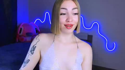 Snapshot of larakrein_lk chatting on September 19, 2:38 pm LaraKrein lk online show from September 19, 2:38 pm