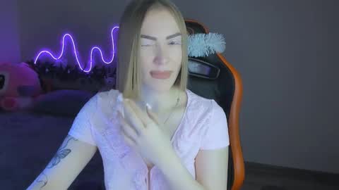 LaraKrein lk online show from December 15, 4:45 pm