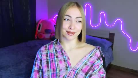 Snapshot of larakrein_lk chatting on October 12, 3:36 pm LaraKrein lk online show from October 12, 3:36 pm