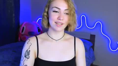 Snapshot of larakrein_lk chatting on September 22, 2:15 pm LaraKrein lk online show from September 22, 2:15 pm