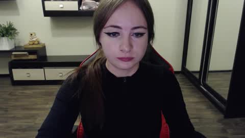 Laralianna online show from September 13, 4:15 pm