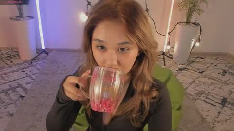 Lara online show from February 3, 7:51 pm