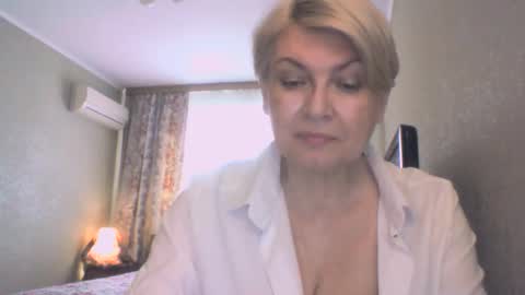 laramrs online show from April 26, 1:42 pm