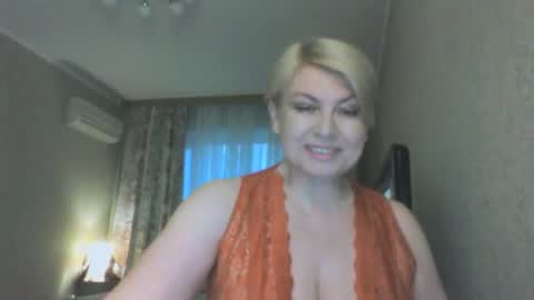 laramrs online show from April 24, 6:00 pm