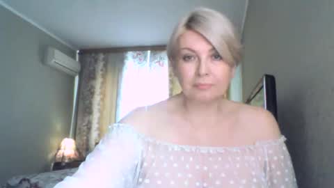 laramrs online show from May 11, 2:45 pm