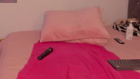 Lara Murphy online show from April 28, 2:27 am