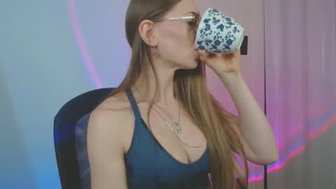 larawintersxxx online show from December 14, 8:58 pm