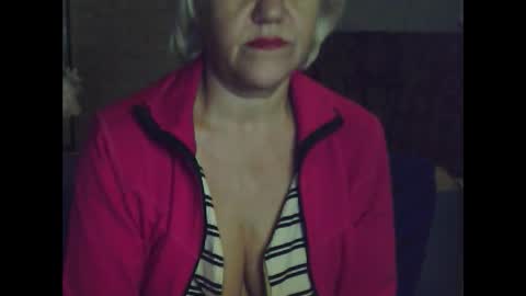 Snapshot of larisaq4ugo24 chatting on October 18, 7:37 pm larisaq4ugo24 online show from October 18, 7:37 pm