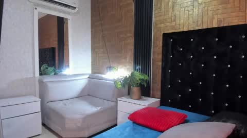       online show from April 23, 8:11 pm