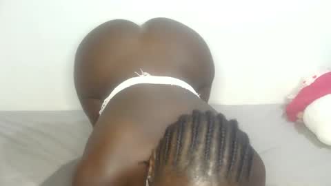 larvy12 online show from May 5, 12:24 am