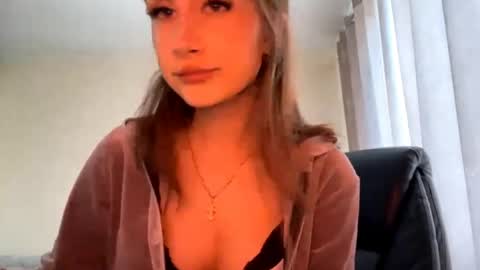Sara online show from May 3, 8:07 am
