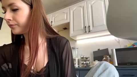 Sara online show from April 4, 11:42 am