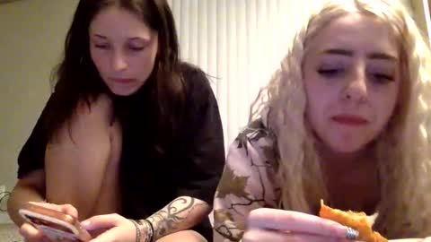 Roxy blue online show from March 4, 7:26 am