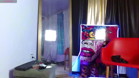 Snapshot of latex_rose_daniels chatting on December 18, 10:57 pm ROSE online show from December 18, 10:57 pm
