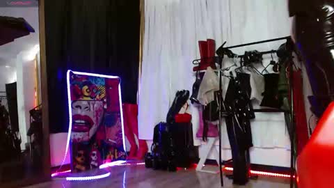 Snapshot of latex_rose_daniels chatting on February 13, 3:14 pm ROSE online show from February 13, 3:14 pm