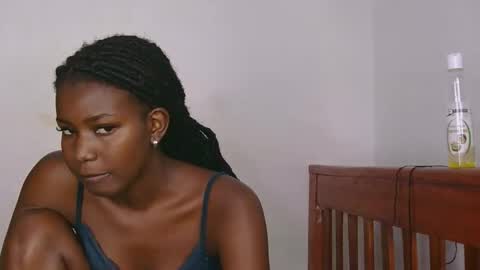 latiffaah_xx online show from April 20, 11:02 am