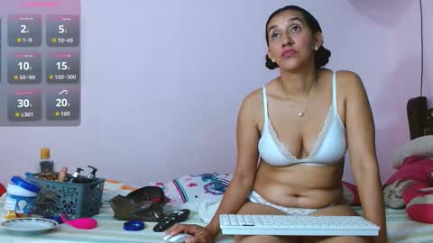 Snapshot of latina35morena chatting on October 18, 12:03 am MORENA online show from October 18, 12:03 am