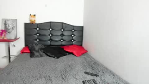 Luna  online show from April 22, 3:31 pm