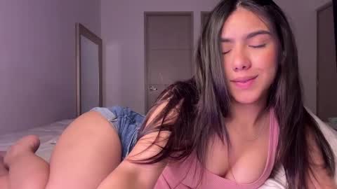 Snapshot of latinella chatting on January 8, 7:03 am Hi - online show from January 8, 7:03 am