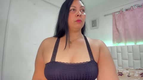 Snapshot of latinlove_sexygirls chatting on December 3, 2:56 am Vanessa online show from December 3, 2:56 am