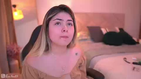 Laura online show from November 4, 6:46 pm