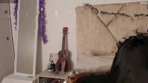 Laura online show from April 29, 11:10 pm