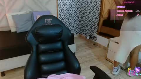 laulin_tay online show from April 24, 4:04 am