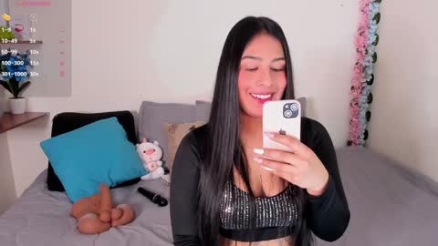 Snapshot of laura1__ chatting on February 3, 12:15 am laura1__ online show from February 3, 12:15 am