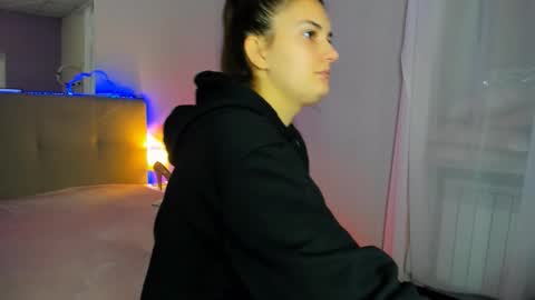 Laura online show from November 29, 6:39 am