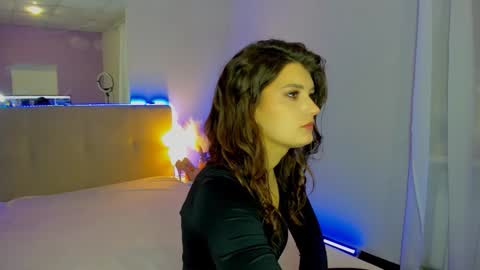 Laura online show from November 24, 5:53 am