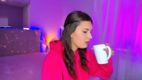 Laura online show from April 25, 5:21 am