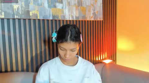 Laura online show from October 23, 12:44 pm