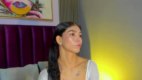 Laura online show from April 26, 1:42 pm