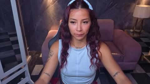 laura_b_ online show from April 11, 7:03 am