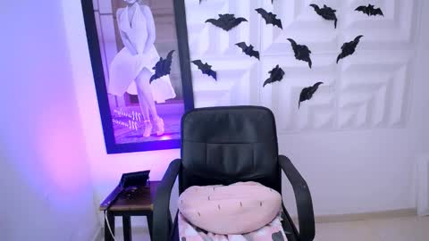 LAURA online show from October 14, 2:30 pm