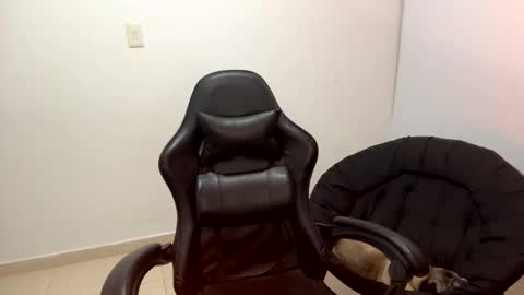 laura online show from November 30, 2:49 am