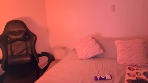 laura online show from February 6, 1:09 am