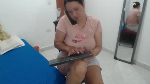 laura_foxx2379 online show from December 17, 2:17 am