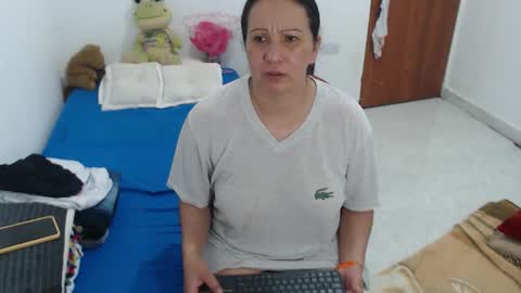 laura_foxx2379 online show from December 4, 2:14 am