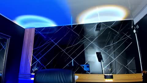 Laura online show from December 3, 12:59 pm