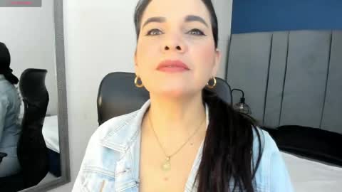 laura hotties online show from April 27, 1:19 pm