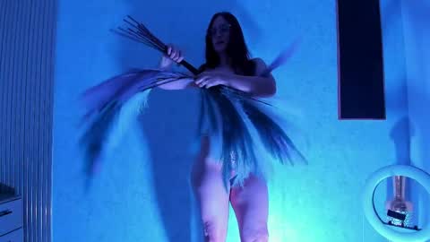 LauraIvy online show from April 24, 3:15 pm